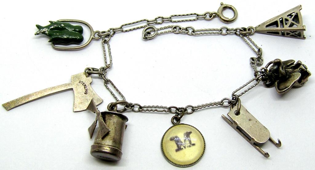 VINTAGE CHARM BRACELET WITH (7)CHARMS: TOTAL 8.7 DWT