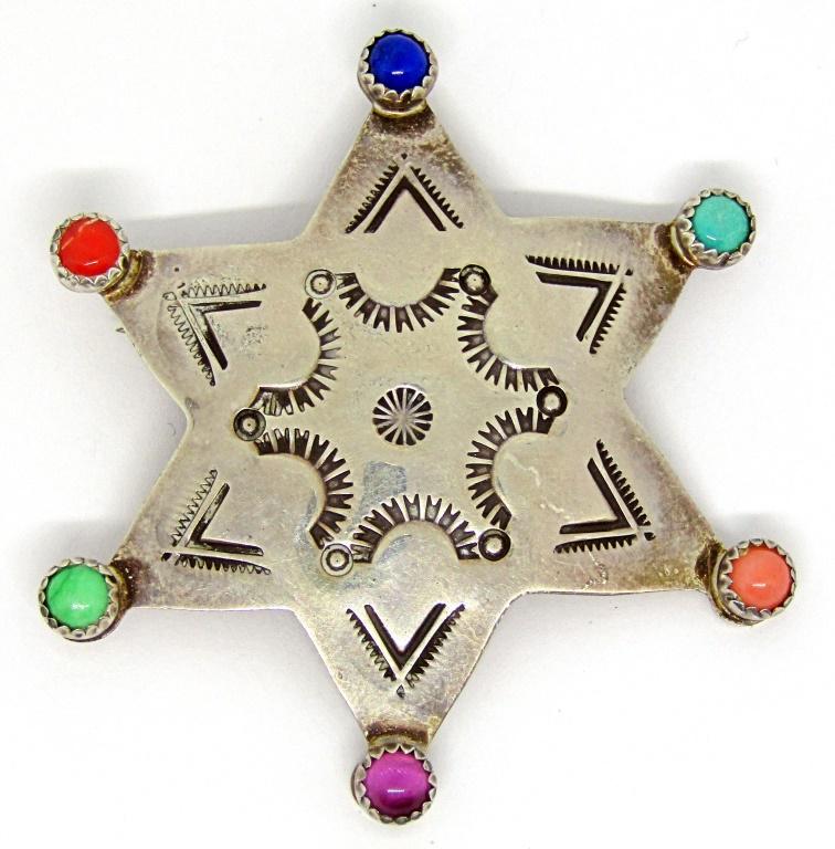 D LAW MARKED STERLING SOUTHWESTERN STAR: BROOCH WITH MULTI COLORED BEADS ON TIPS-ENGRAVED DESIGN-TOTAL 6.1 DWT