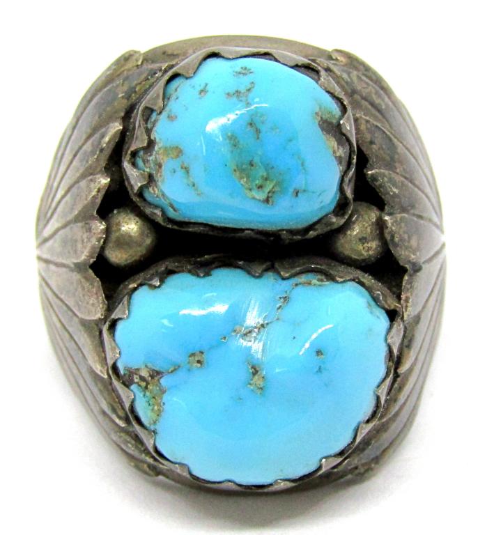 NAVAJO STERLING MEN'S RING WITH LARGE TURQUIOSE (1 of 3)