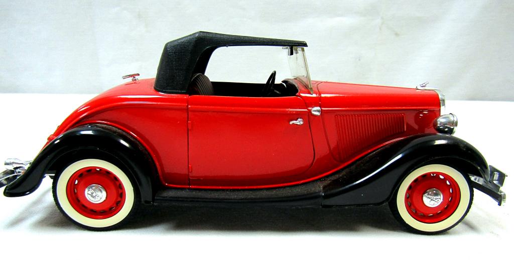 SOLIDO  FORD V8 1934 ROADSTER (1 of 6)