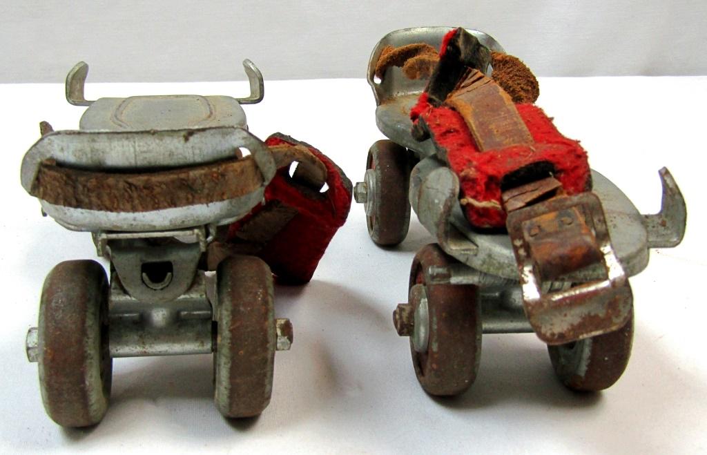 VINTAGE METAL ROLLER SKATES (1 of 4)