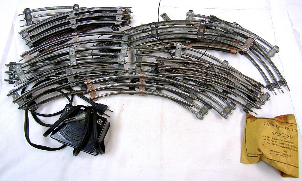 21 CURVED TRAIN TRACKS, LIONEL 1016 TRANSFORMER (1 of 5)