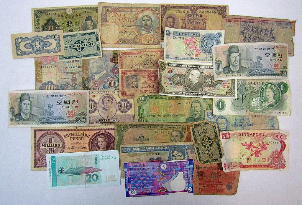25pc FOREIGN CURRENCY / NOTES (1 of 1)