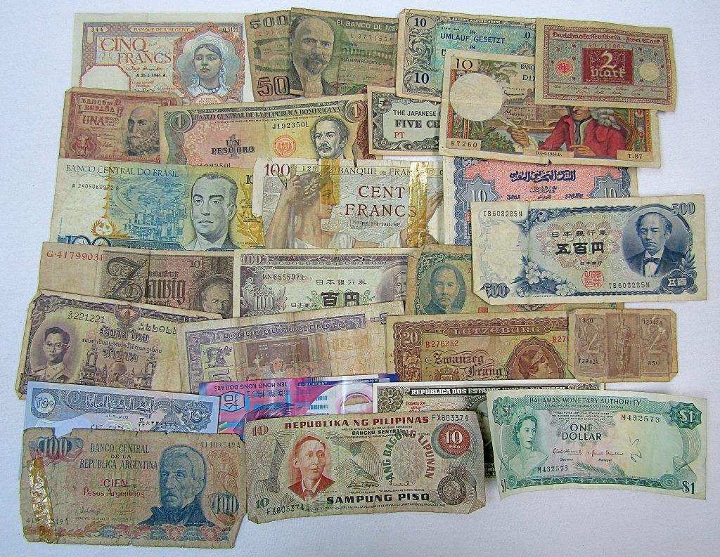 25pc FOREIGN CURRENCY / NOTES (1 of 1)
