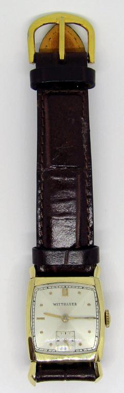 GENTS 14kt GOLD WITTNAUER RETANGLE WATCH: 17 JEWEL MOVEMENT, 37mm LONG - RUNNING