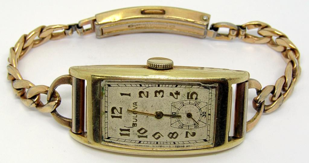 GENTS BULOVA RECTANGLE WATCH: YELLOW GOLD FILLED, 17 JEWEL, 43mm LONG, GOLD FILLED BRACELET - RUNNING