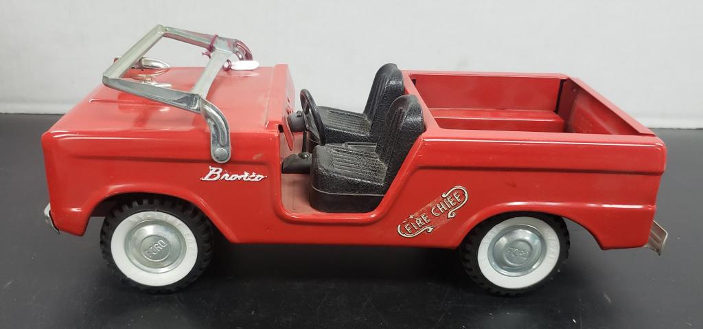 NYLINT FORD BRONCO FIRE CHIEF (1 of 6)