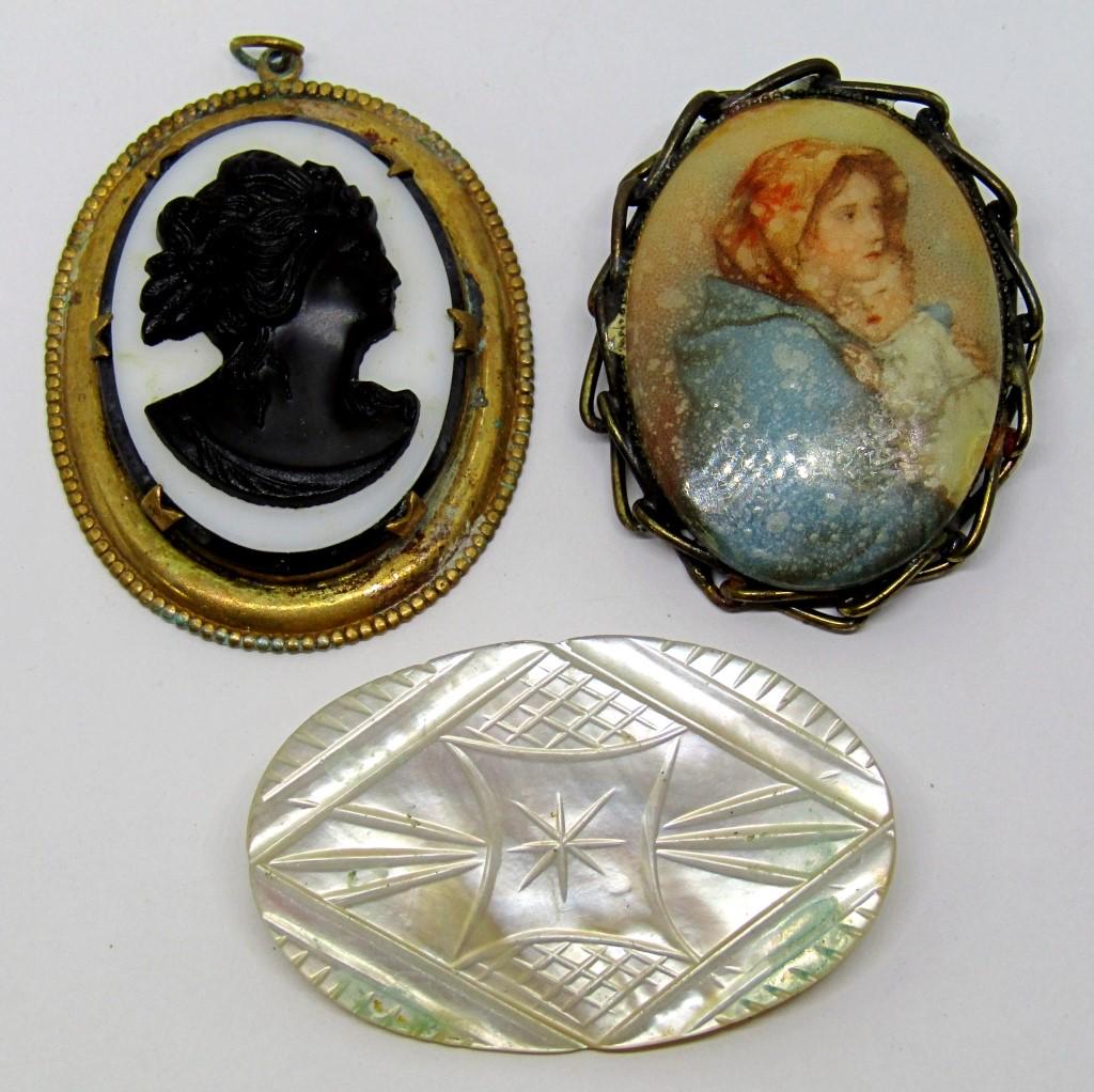 (3) VTG PENDANTS / PINS (1 of 4)