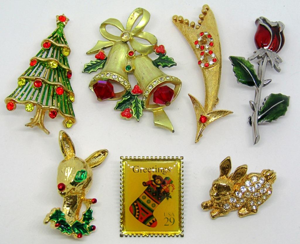 7 VINTAGE HOLIDAY PINS! (1 of 2)