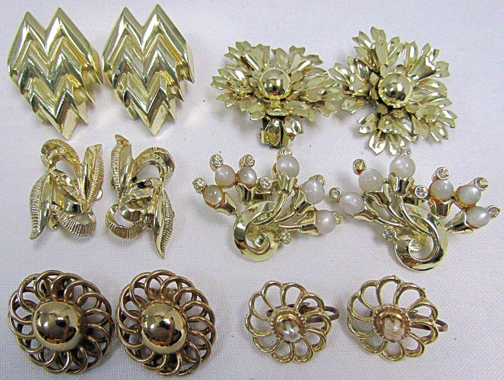 (6) Vintage Clip-On Earrings: Complete pairs, Nice condition, Brands such as Coro and others