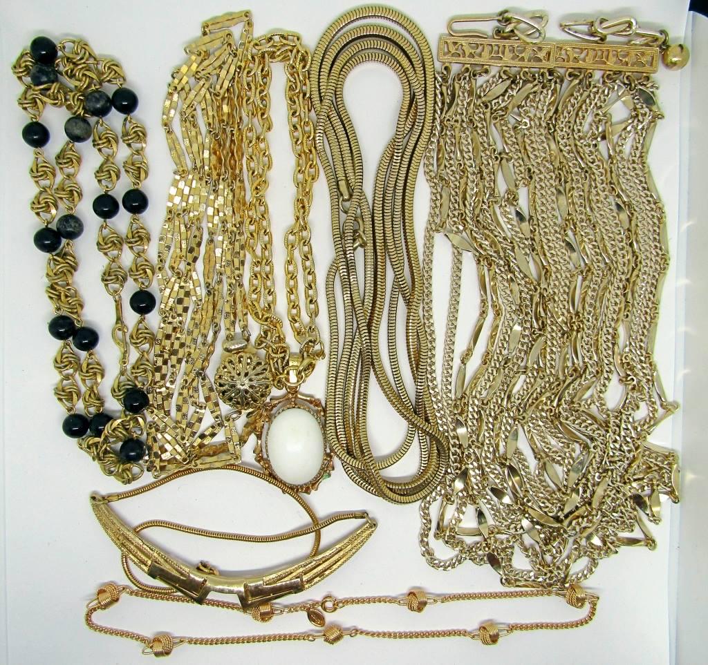 (7) VTG GOLD TONED NECKLACES (1 of 6)