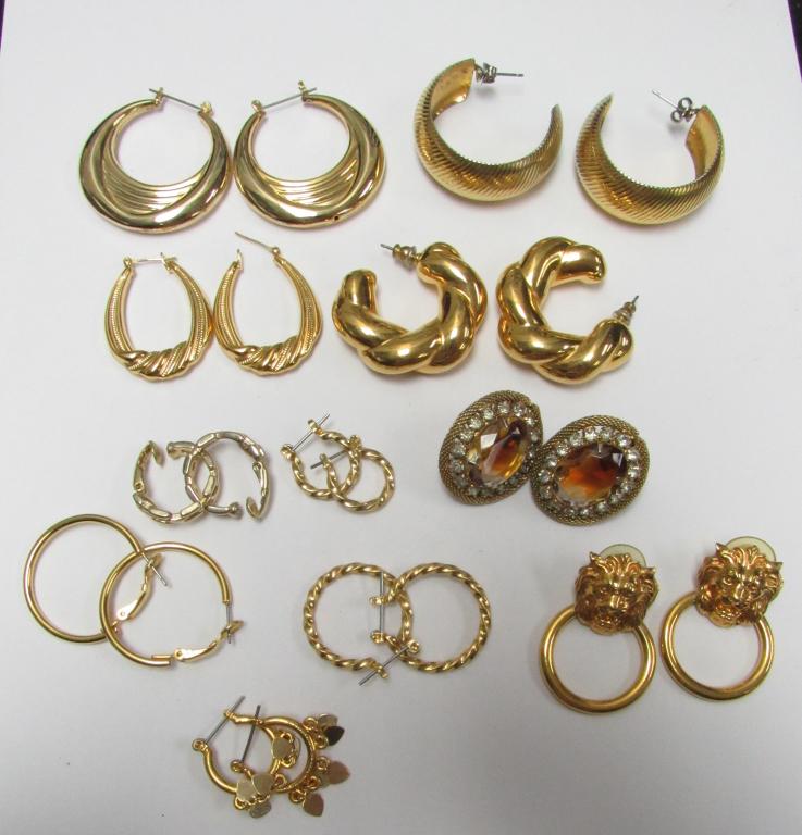 GOLD TONE PIERCED EARRINGS: RHINESTONE-LION-HOOP