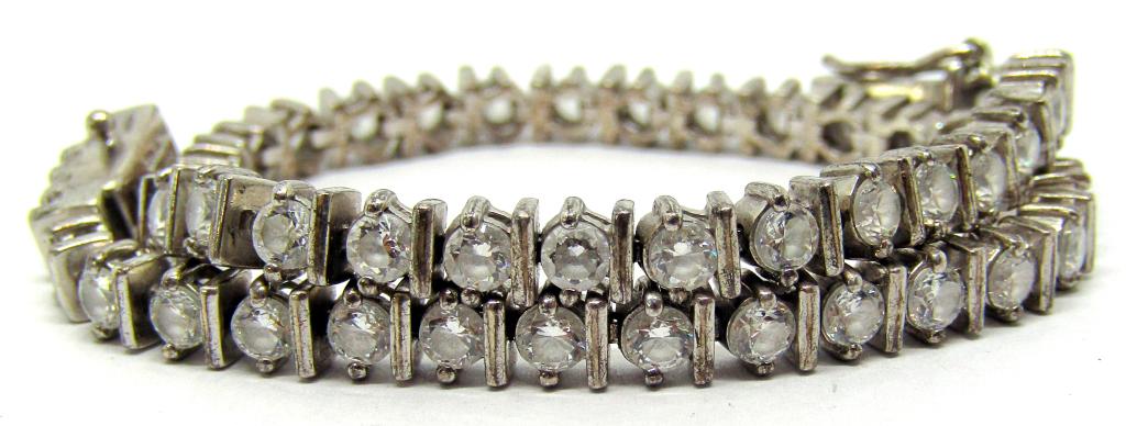 8 INCH STERLING TENNIS BRACELET WITH CLEAR: STONES-TOTAL 9.9 DWT