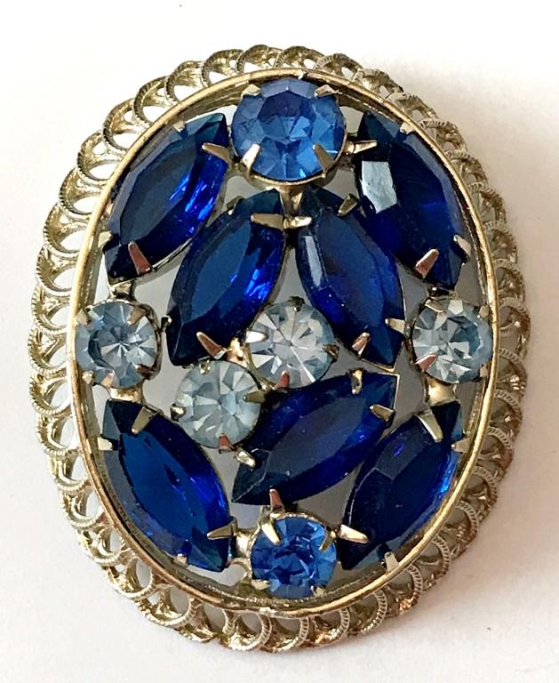 3 DIFF. BLUE COLOR GEMS IN SILVER TONE BROOCH (1 of 2)