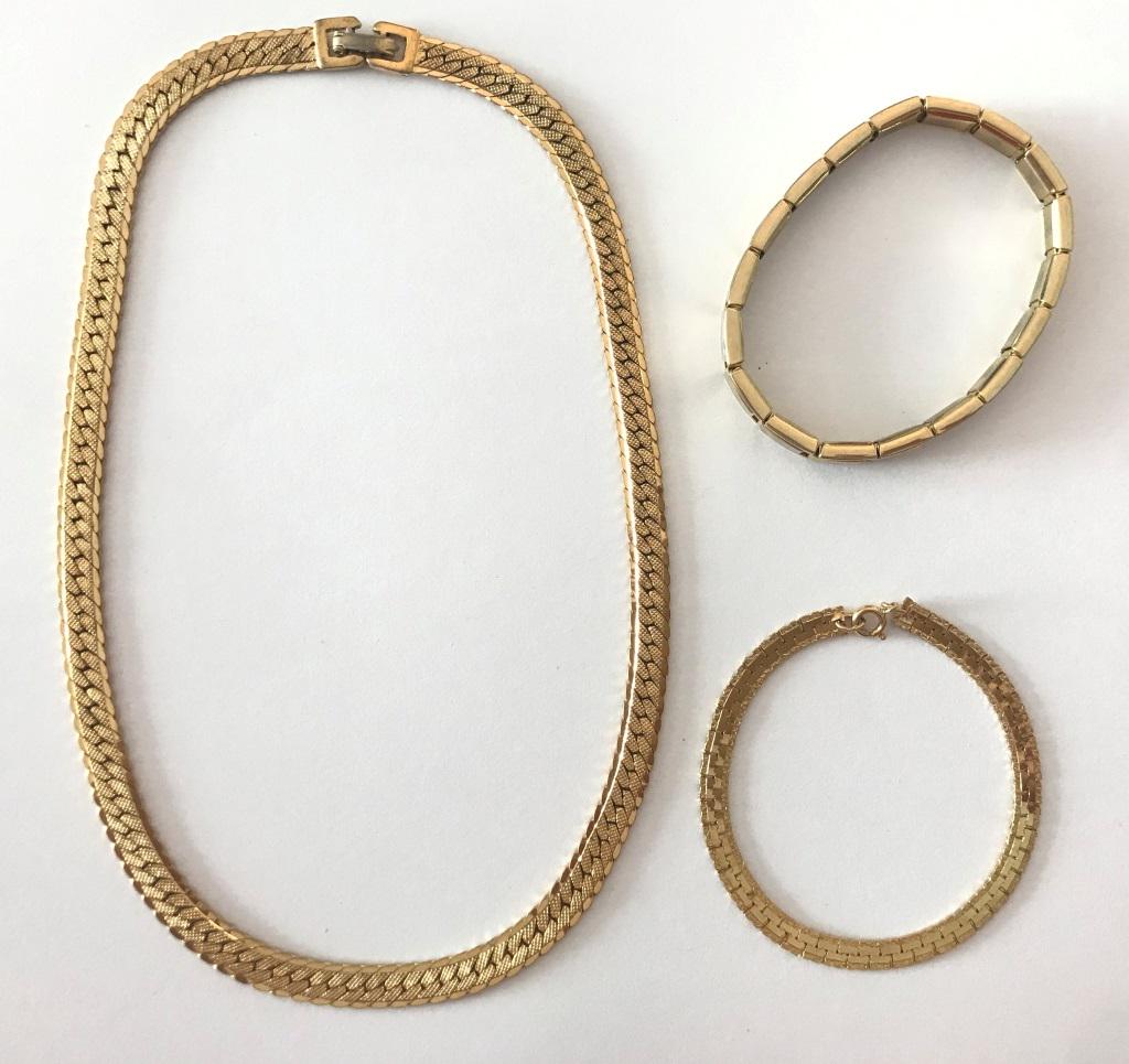 1 NECKLACE, 2 BRACELETS GOLD TONE (1-MONET): BID NOW!