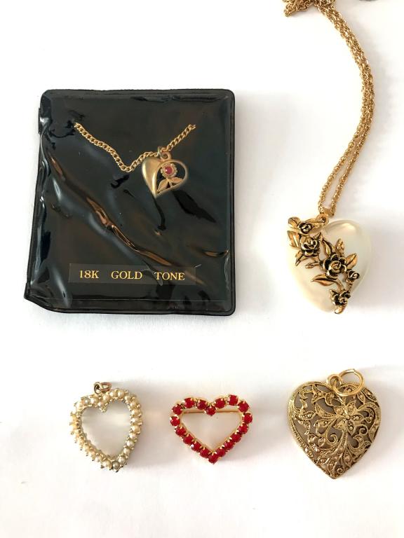 HEART LOT! 2 NECKLACES + 3 PENDANTS!: BID NOW!