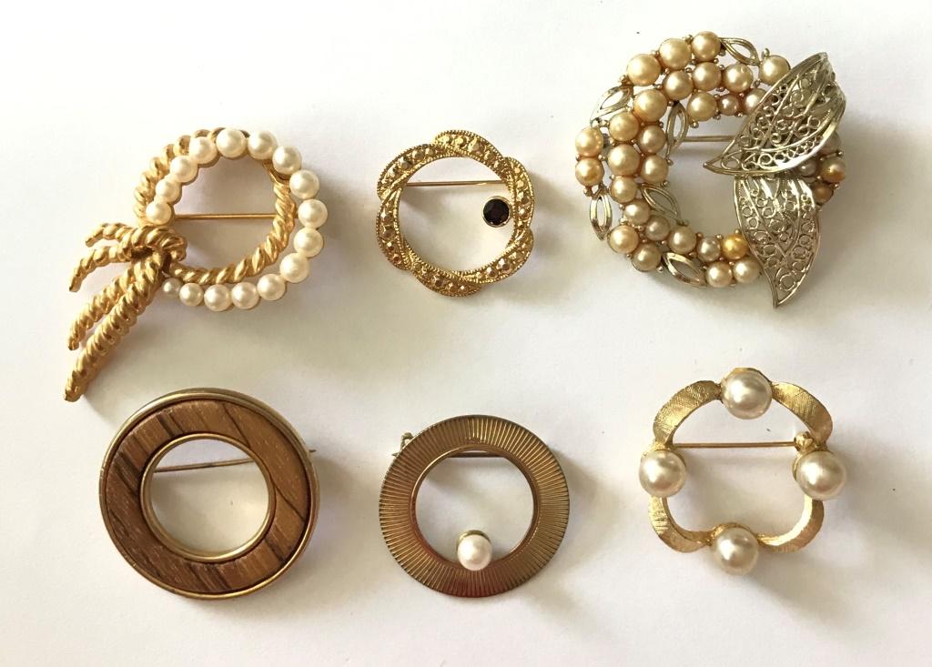 LOT OF CIRCLE BROOCHES (1-LISNER, 1- TRIFARI): BID NOW!