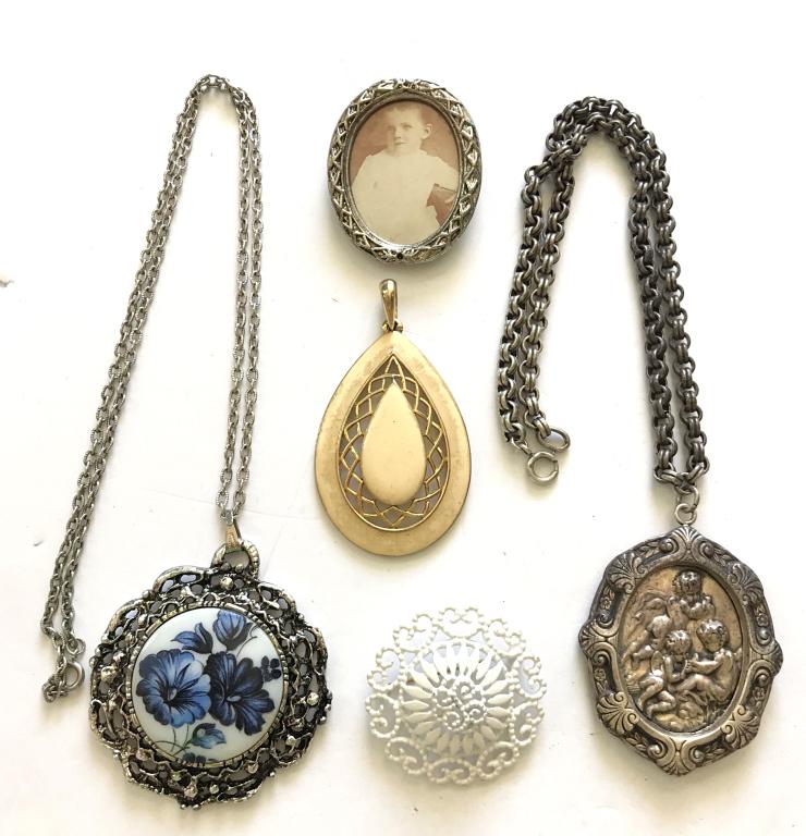 LARGER PCS VINTAGE JEWELRY: (1 MARKED MONET) --2 NECKLACES, 2 BROOCHES, 1 PENDANT