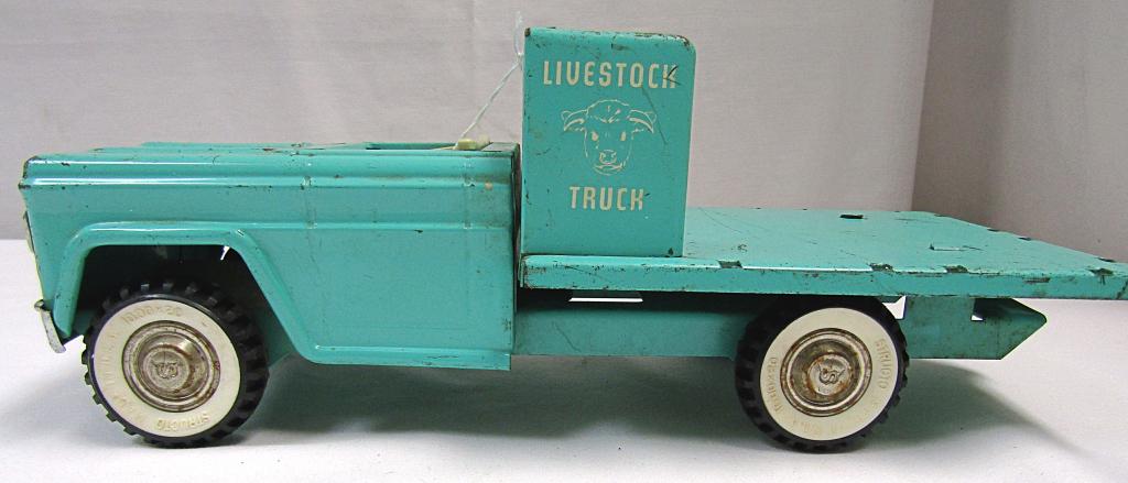 VTG 1960'S TEAL STRUCTO LIVESTOCK TRUCK; (1 of 4)