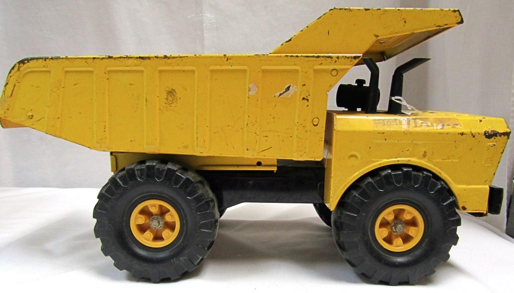 VTG TONKA MIGHTY DUMP TRUCK; PRESSED STEEL; (1 of 5)