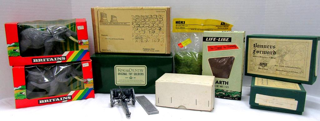 LOT OF BOXED MINIATURES! ANIMALS, KNIGHTS, FIGURES (1 of 7)