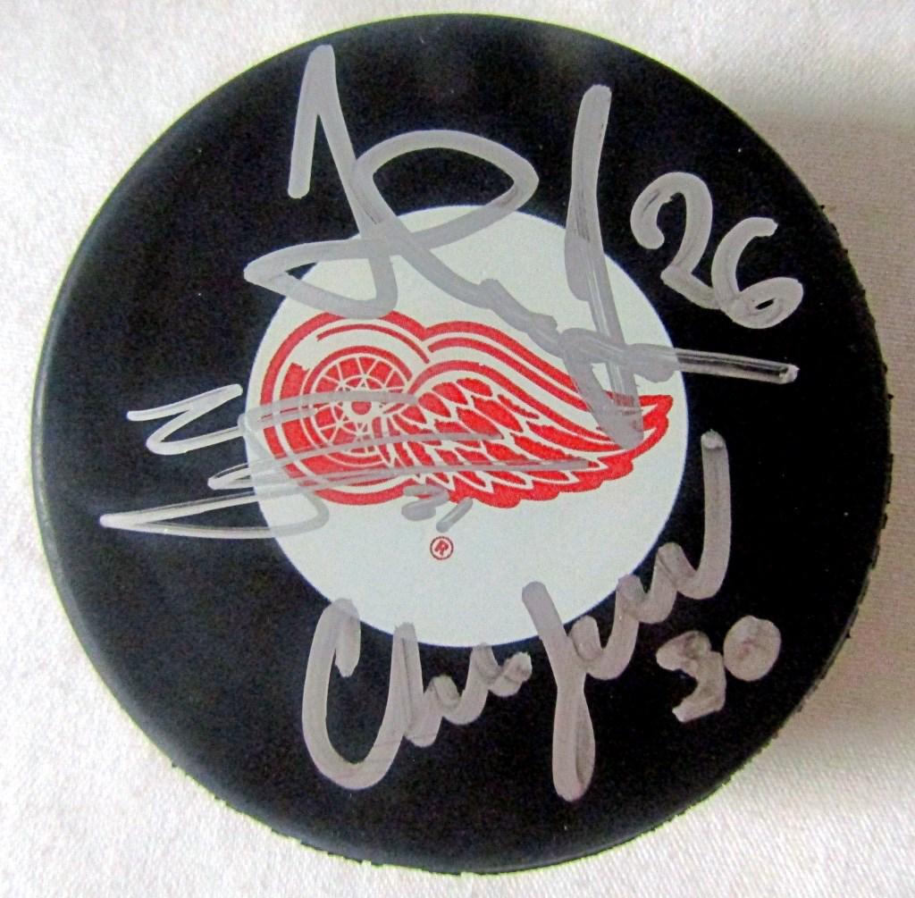 AUTOGRAPHED RED WINGS HOCKEY PUCK: 3 SIGNATURES #26 JOEY KOCUR, #30 CHRIS OSGOOD, #21 ? - NO COA