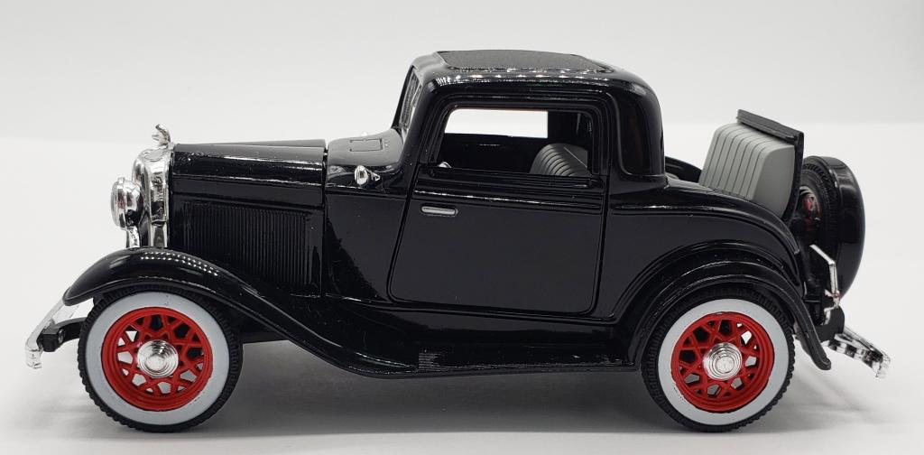 1932 Ford 3-Window Coupe (1 of 6)