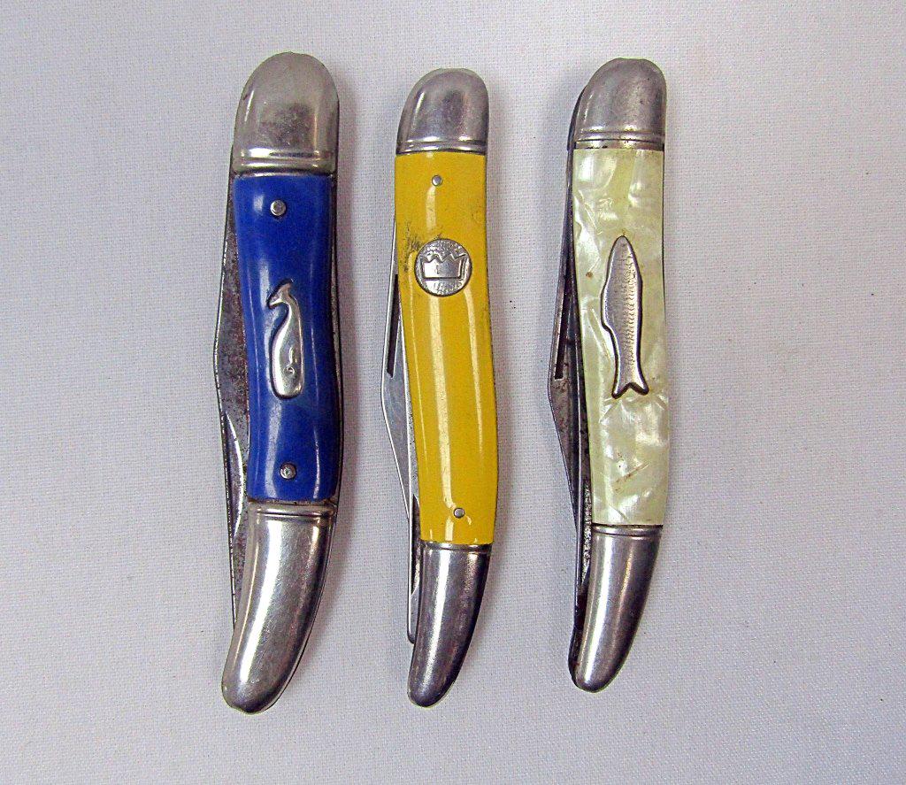 (3) VINTAGE FISHING KNIVES: (1) IDEAL K CO BLUE HANDLE SINGLE BLADE, (2) IMPERIAL PROV. RI - 2 BLADE