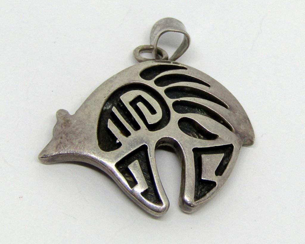 STERLING ZUNI BEAR PENDANT SIGNED CB (1 of 2)