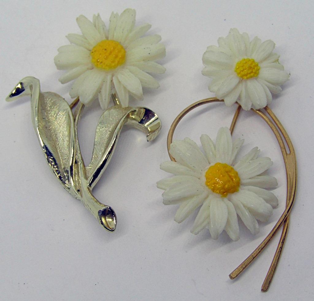 (2) SARAH COVENTRY DAISY PINS (1 of 3)