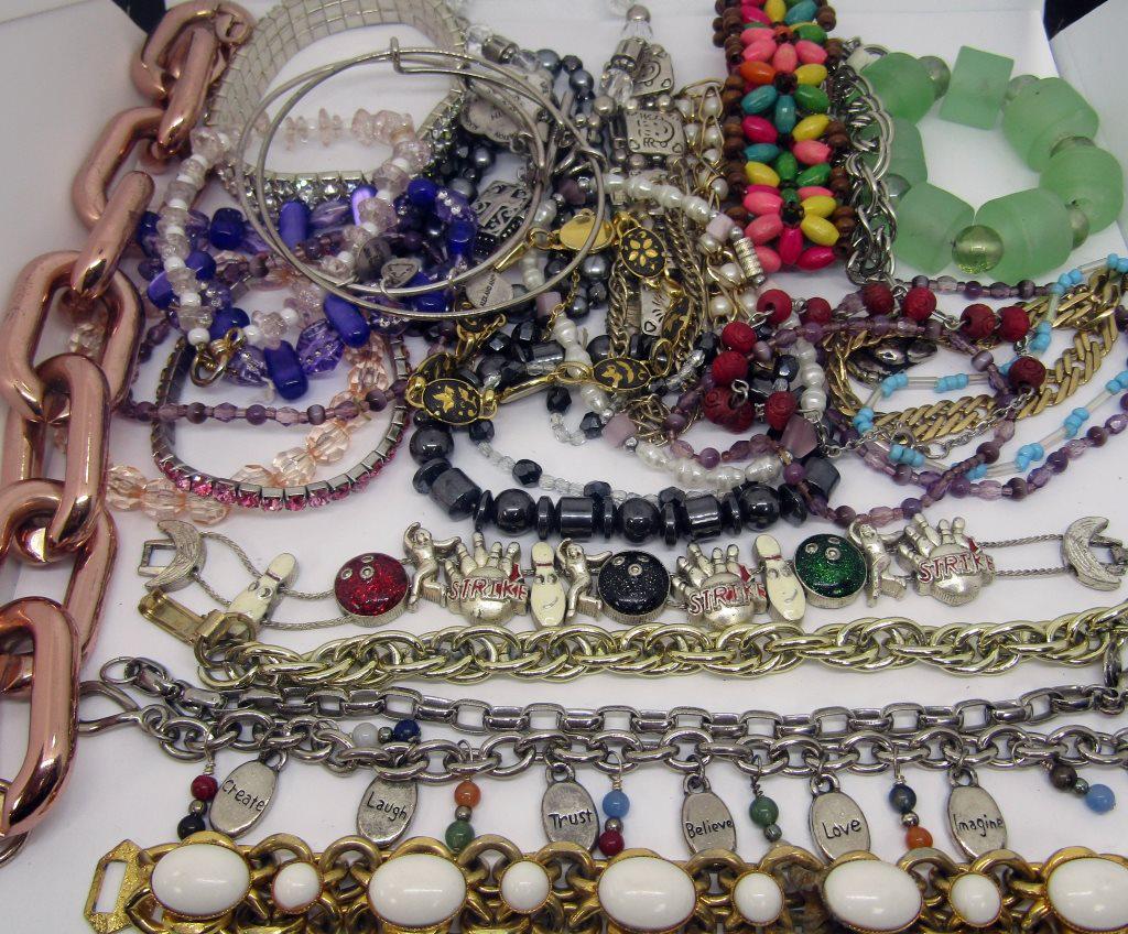 (32) FASHION BRACELETS - ALL STYLES: GREAT MIX