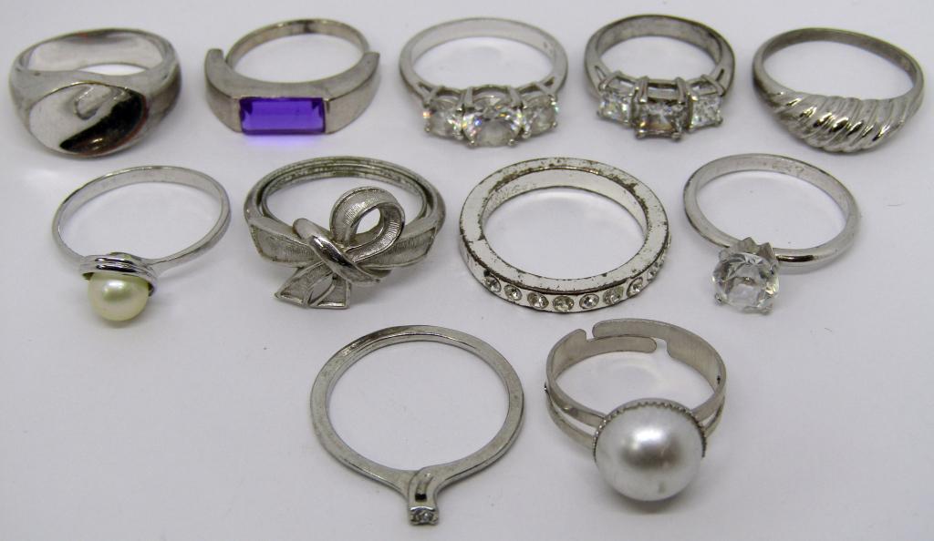 (11) SILVER TONED LADIES RINGS: VARIOUS SIZES