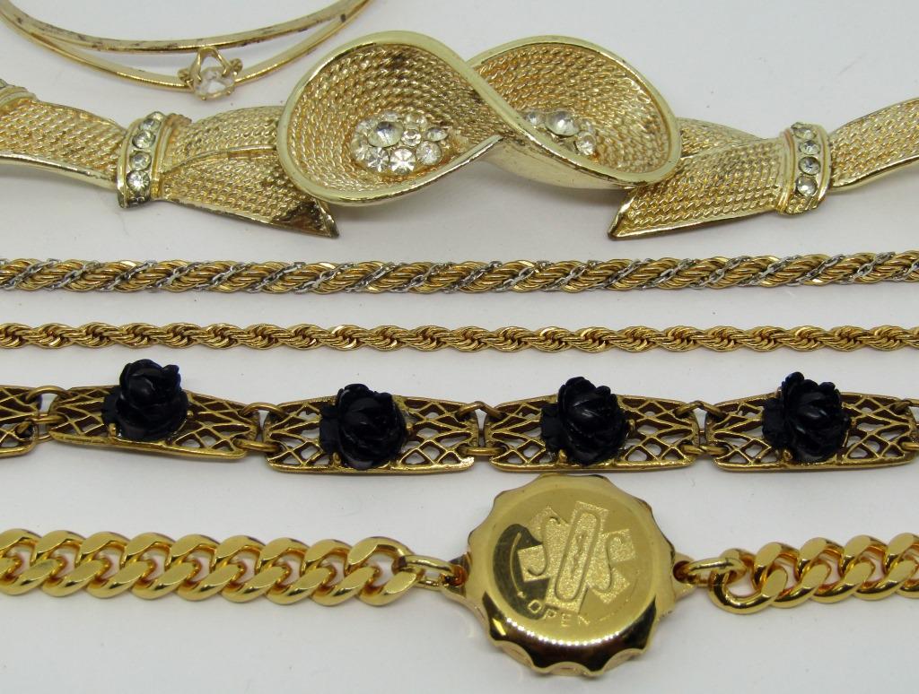 6 GOLD TONED VINTAGE BRACELETS (1 of 5)