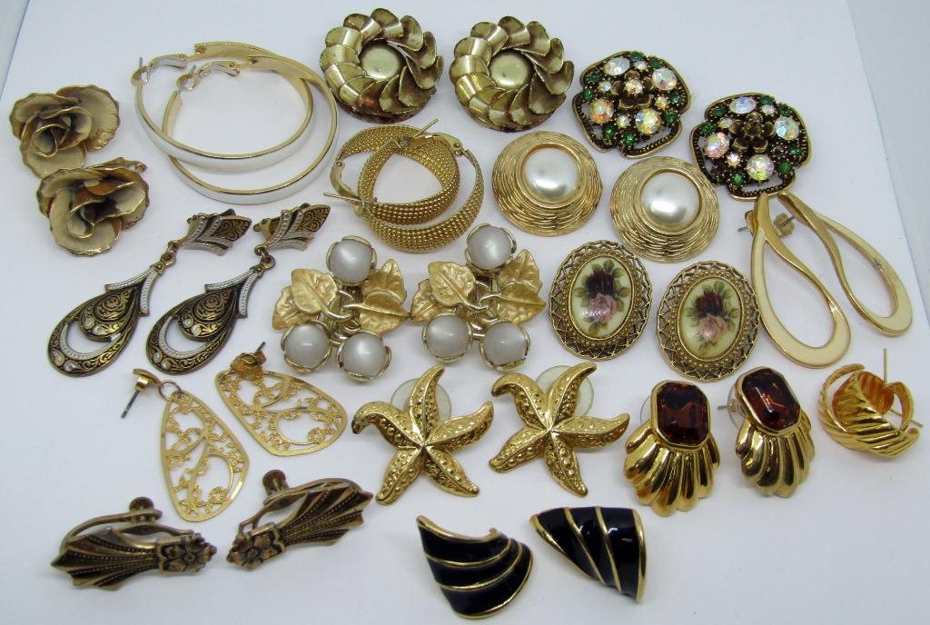 16 PAIRS OF GOLD TONED VINTAGE EARRINGS (1 of 3)