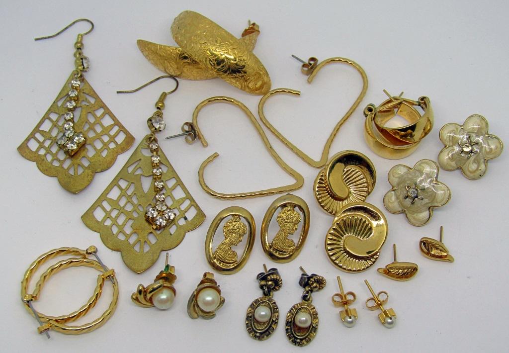 12 VINTAGE GOLD TONED EARRINGS: ONE PAIR MARKED MONET