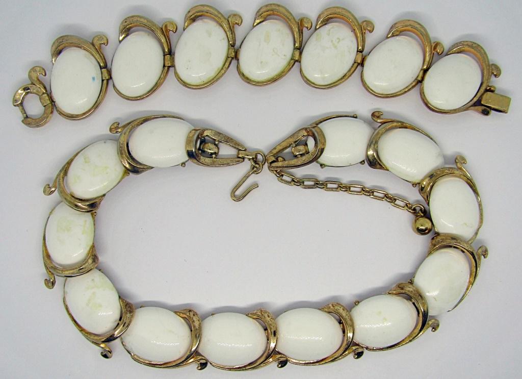 TRIFARI MARKED VINTAGE NECKLACE & BRACELET SET!: WHITE BEADED & GOLD TONED! BRACELET IS MARKED WITH CROWN TRIFARI!