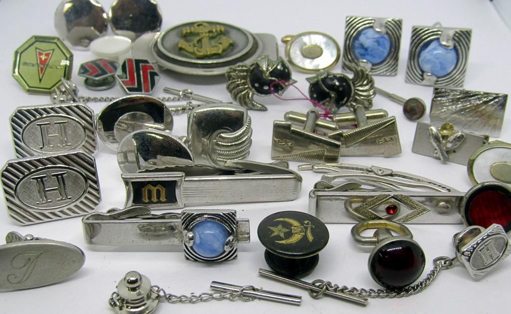 LOT OF SILVER TONED CUFFLINKS, TIE CLIPS & PINS! (1 of 3)