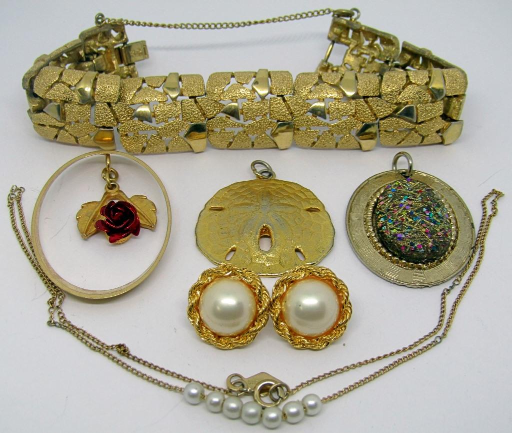 VINTAGE GOLDTONED JEWELRY LOT! SOME TRIFARI MARKED: BRACELET, EARRINGS (MARKED TRIFARI!); 3 PENDANTS, SARAH COV NECKLACE!