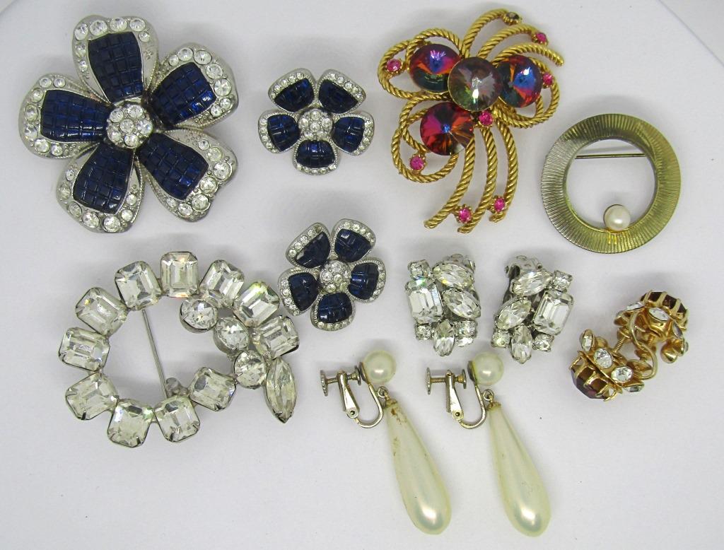 4 MATCHING BROOCHES WITH EARRINGS (1 of 5)