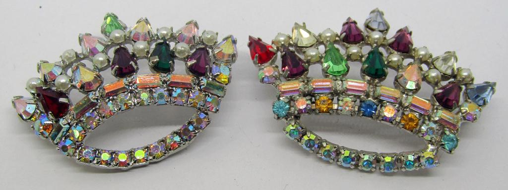 2 RHINESTONE VINTAGE CROWN BROOCHES (1 of 3)