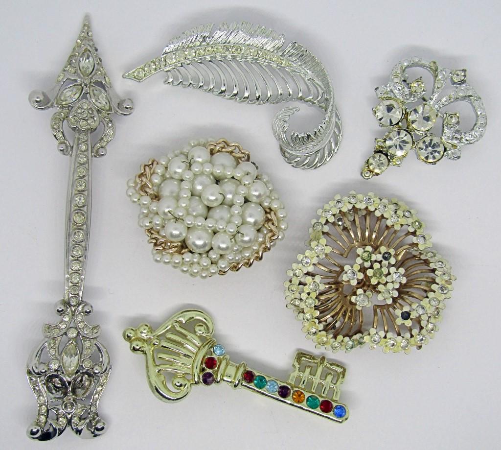 6 VINTAGE SILVER TONED BROOCHES: ONE MARKED CORO