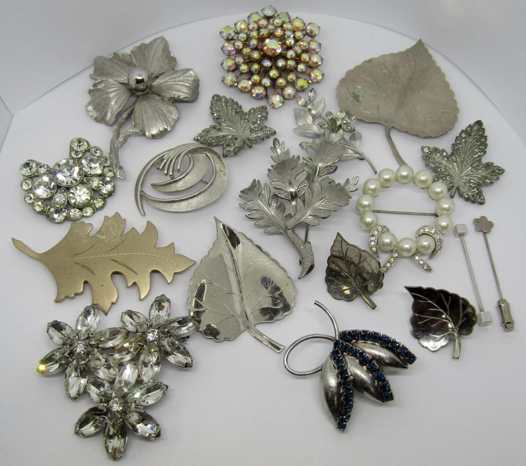 BROOCHES! TRIFARI, PASTELLI, GIOVANNI! (1 of 5)