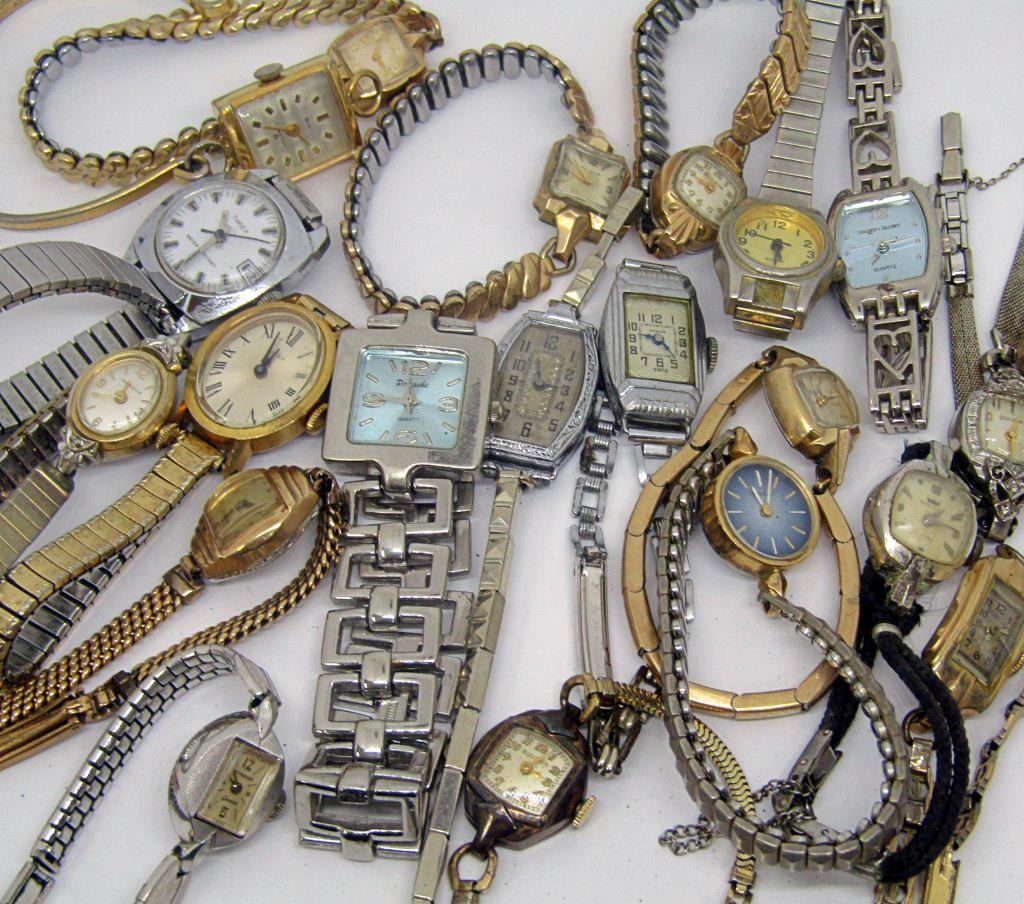 20 VINTAGE LADIES WRISTWATCHES: HELBROS, ELGIN, WALTHAM, WITTNAUER, BENRUS, EVKOB, BULOVA & MORE - UNTESTED