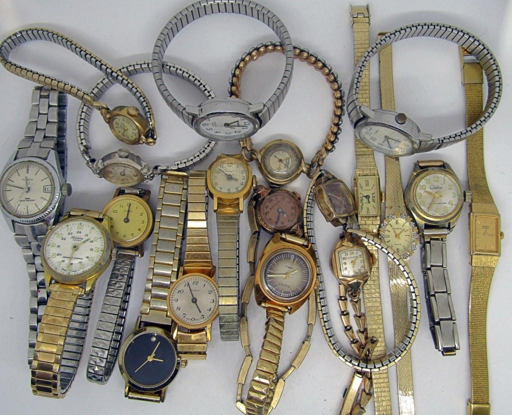 19 VINTAGE LADIES WRISTWATCHES: HELBROS, SEIKO, WITTNAUER, TIMEX, CHATUE, LUCERNE, WYLER, CARVELLE, GRUEN, BULOVA,