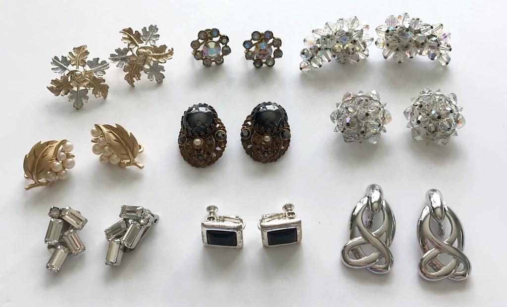 9 PAIRS OF CLIP ON EARRINGS- VINTAGE: MARKINGS INCLUDE SARAH COVENTRY. NAPIER, WEISS, MONET, TRIFARI