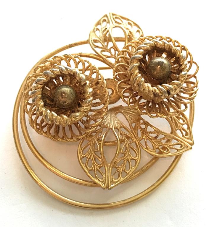 COROCRAFT BROOCH GOLD TONE FLOWER (1 of 2)