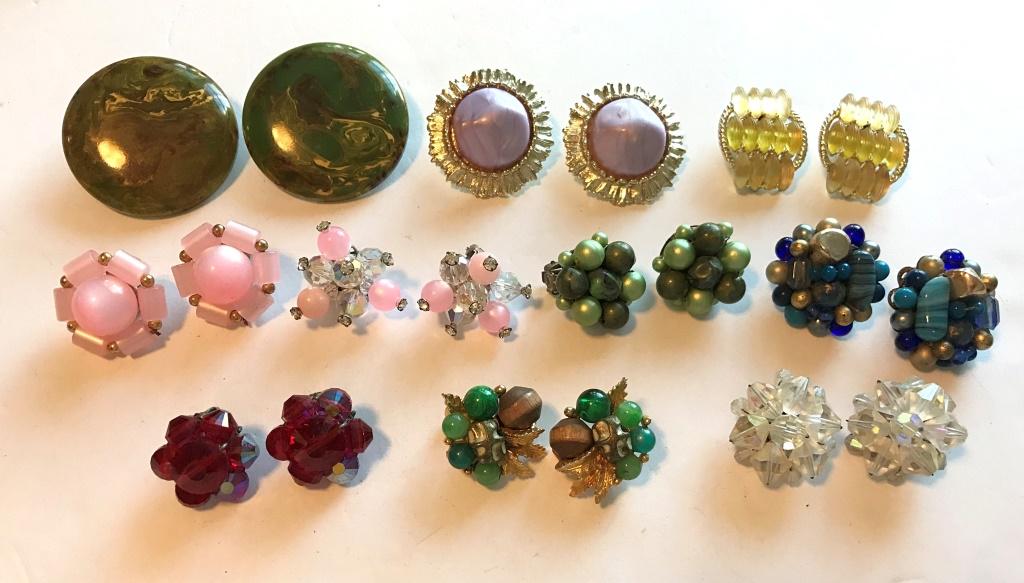10 PAIRS OF CLIP EARRINGS (1 of 1)