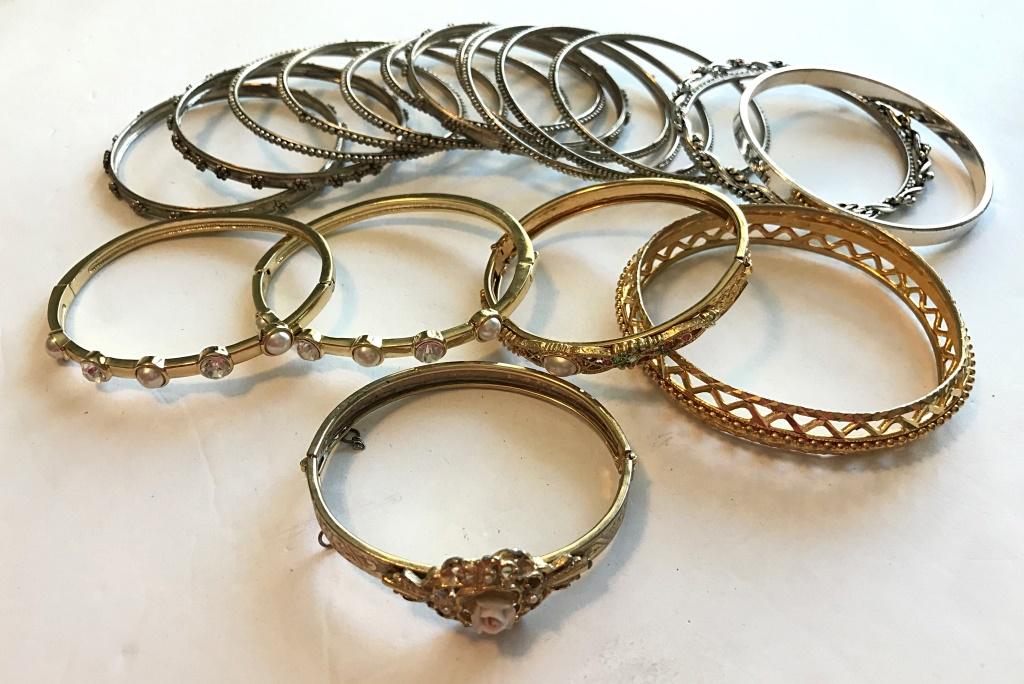 VTG- NOW BRACELETS- 19 PC LOT (1 of 3)