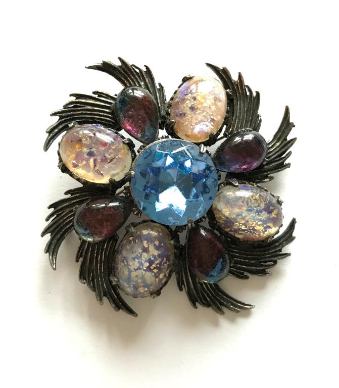 FLORENZA CONFETTI LUCITE BROOCH: TEAR DROP SHAPED RHINESTONES ALTERNATE FROM BLUE/GREEN DEPENDING ON LIGHTING PURPLE BLUE WHITE CLEAR COLORS IN STONES