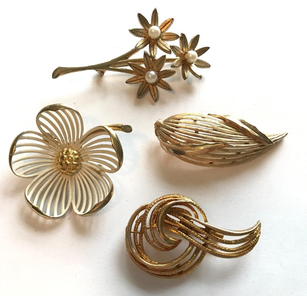 4 MARKED BROOCHES BROOKS, TRIFARI-: MONET GERRYS